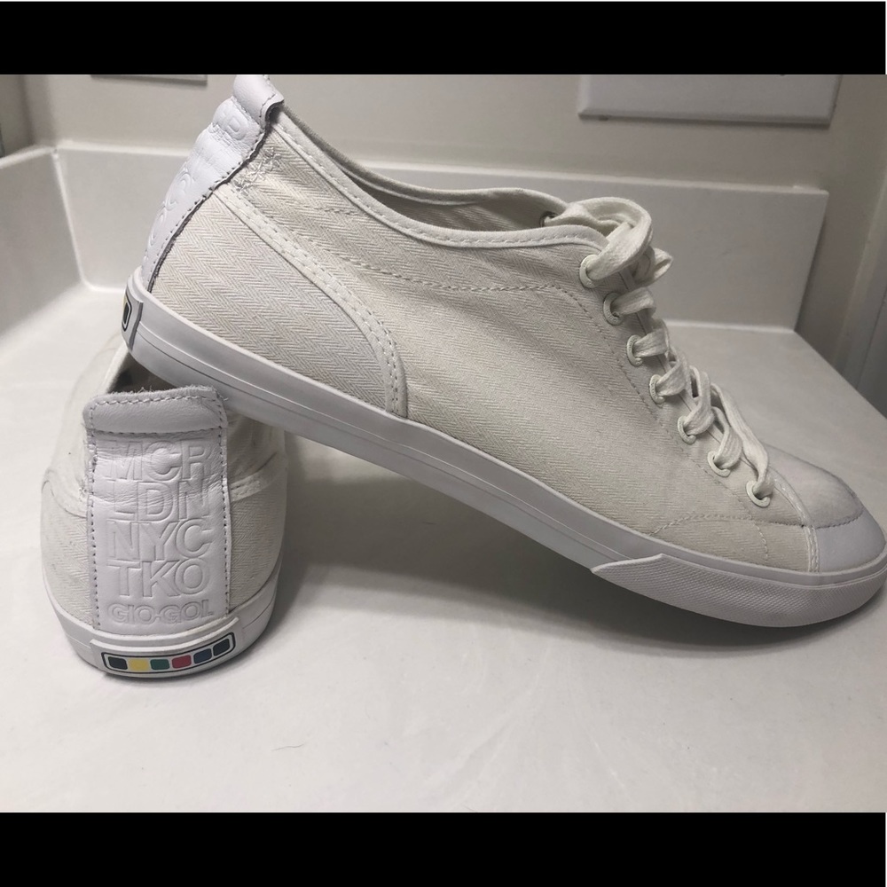 Gio Gio classic all white sneakers